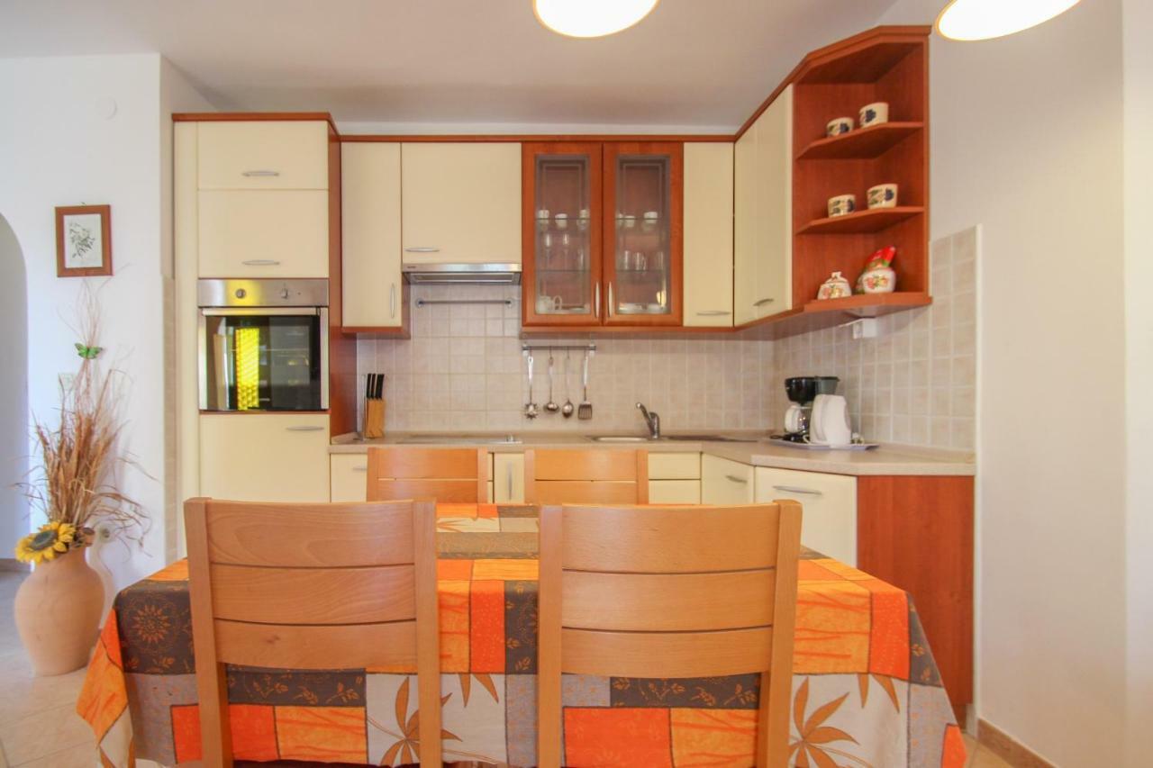 Alenka Orange Apartment Novigrad  Bagian luar foto
