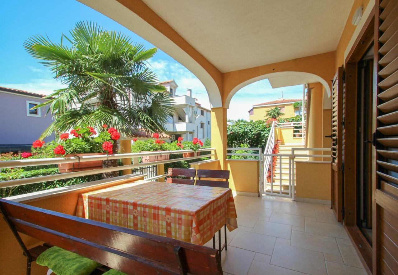 Alenka Orange Apartment Novigrad  Bagian luar foto