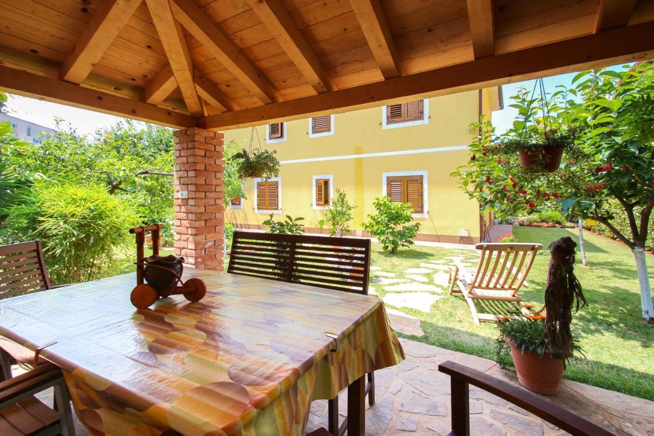 Alenka Orange Apartment Novigrad  Bagian luar foto